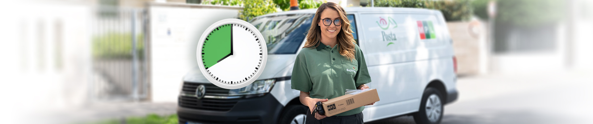 A képen egy postás csomagkézbesító hölgy látható, illetve egy óra grafika