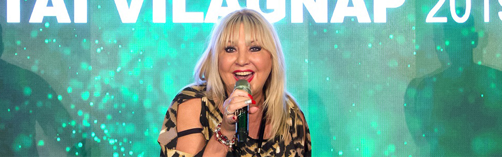 A képen Zoltán Erika látható egy postás rendezvényen